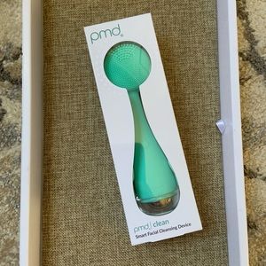 New In Box PMD Clean smart facial cleansing device